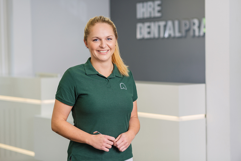 Zahnärztin Willich – Dr. Held – Team – Cindy Smeets Zahnärztin Willich - Dr. Held - Team - Cindy Smeets