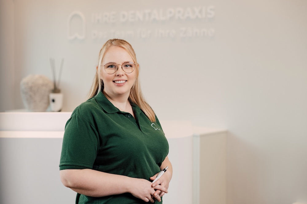Zahnärztin Willich – Dr. Held – Team – Nicole Brade Zahnärztin Willich - Dr. Held - Team - Nicole Brade