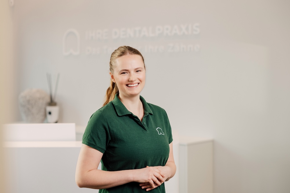 Zahnärztin Willich – Dr. Held – Team – Nicola Wiefels Zahnärztin Willich - Dr. Held - Team - Nicola Wiefels