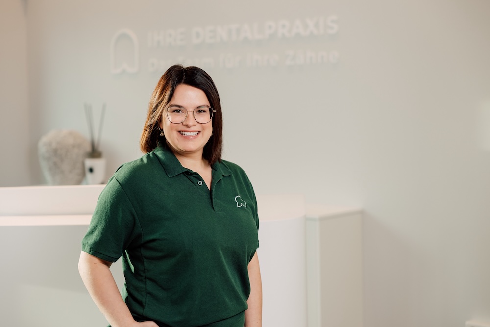 Zahnärztin Willich – Dr. Held – Team – Jenny Ritter Zahnärztin Willich - Dr. Held - Team - Jenny Ritter