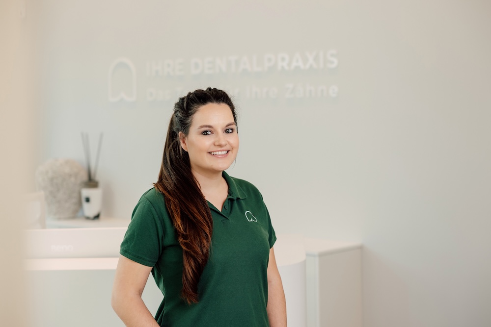Zahnärztin Willich – Dr. Held – Team – Sarah Wilms Zahnärztin Willich - Dr. Held - Team - Sarah Wilms